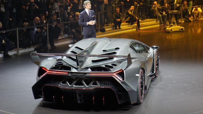 Η Veneno roadster, όπως κι η «κλασική» Veneno θα τροφοδοτείται από έναν ατμοσφαιρικό V12 κινητήρα των 6,5 λτ. της Aventador με μια αναβάθμιση, αγγίζον